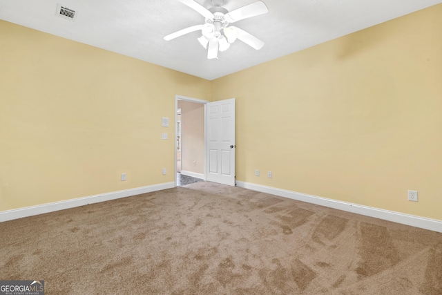 carpeted empty room featuring ceiling fan