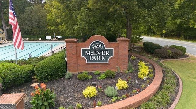 view of community / neighborhood sign