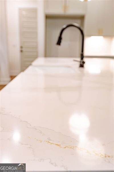 room details featuring sink