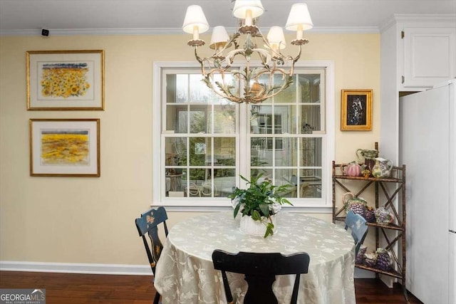 dining room with a notable chandelier, crown molding, and dark hardwood / wood-style floors