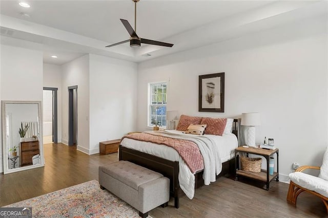 bedroom featuring recessed lighting, dark wood finished floors, baseboards, and ceiling fan