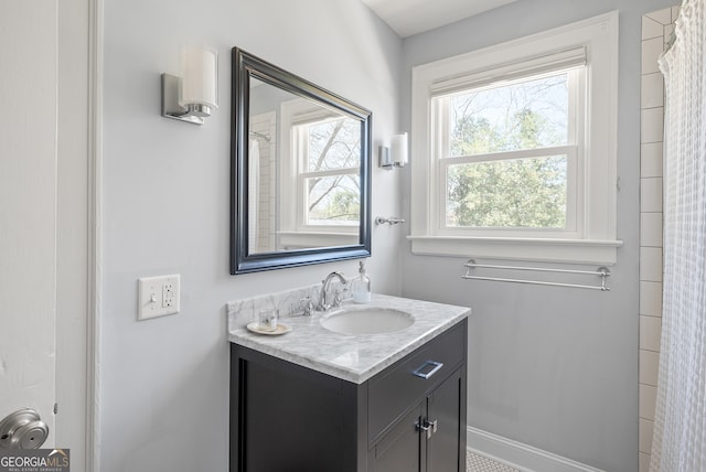 full bathroom with curtained shower and vanity