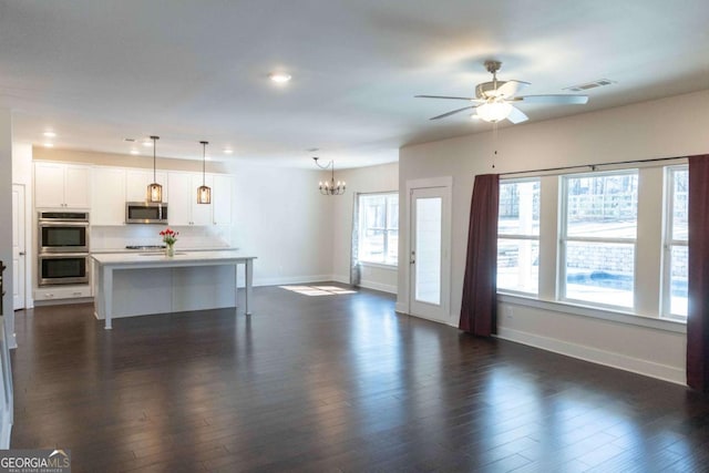living room with recessed lighting, ceiling fan with notable chandelier, baseboards, visible vents, and dark wood-style floors