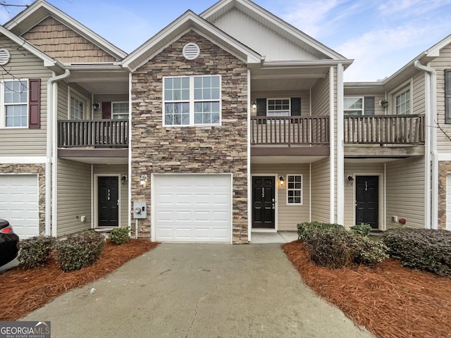 townhome / multi-family property featuring a garage