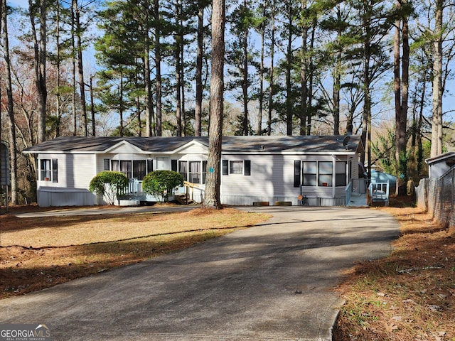 ranch-style house featuring covered porch