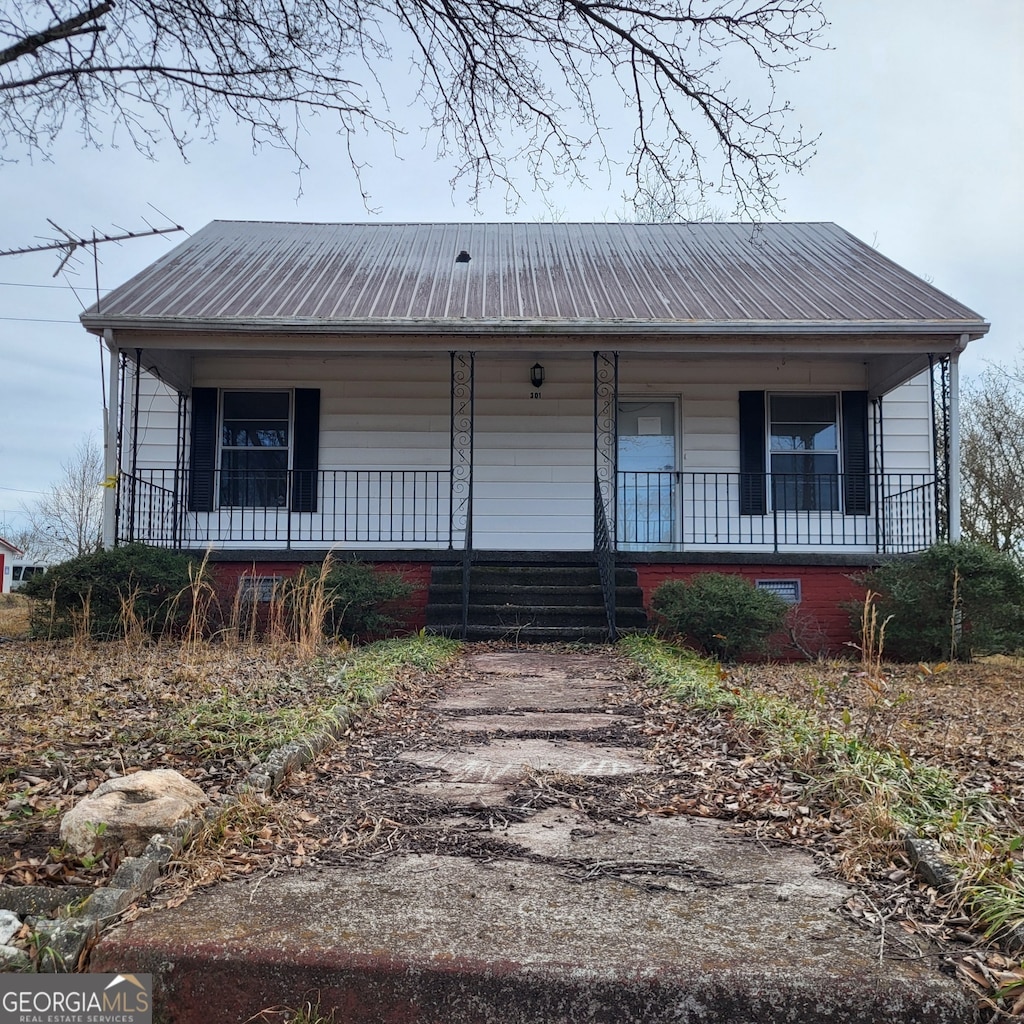 view of front of house with a porch