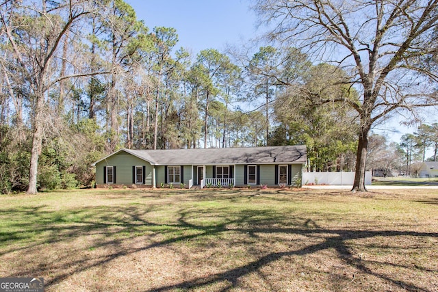 702 Hillmont Dr, Waycross, GA 31503 - ranch-style home featuring a porch