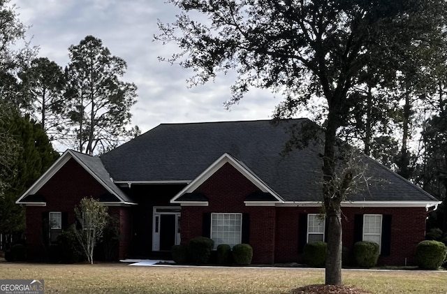 view of front of property with a front lawn