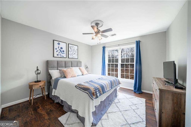 bedroom with dark wood-style floors, baseboards, visible vents, and a ceiling fan