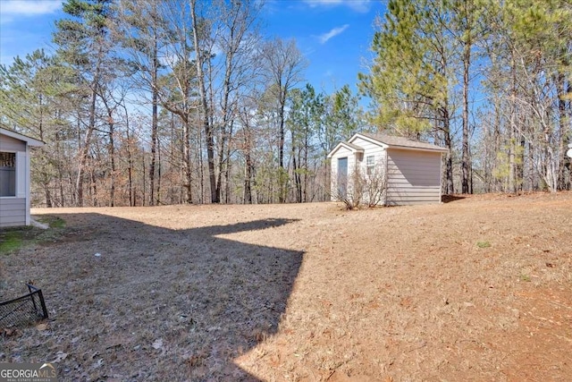 view of yard with an outbuilding and a storage unit