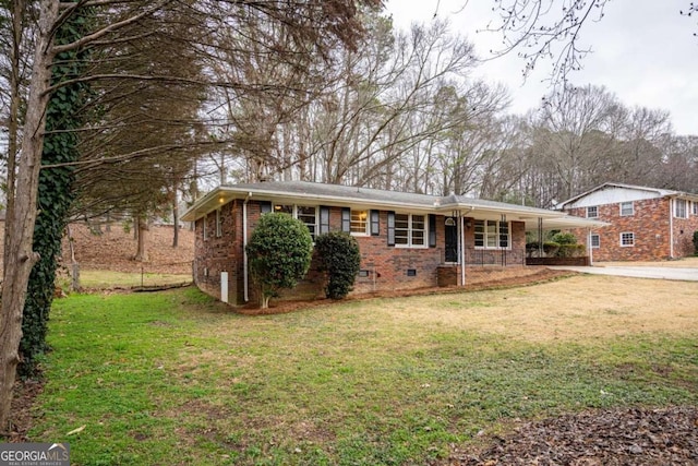 view of front of home with a front yard