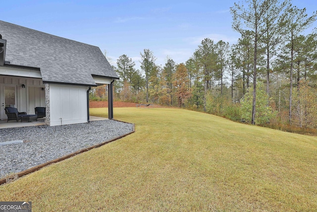 view of yard featuring a patio