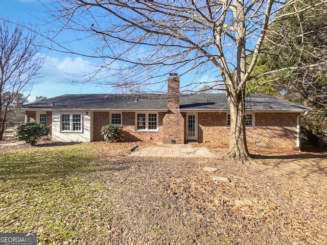 view of front facade featuring a front lawn and a patio area