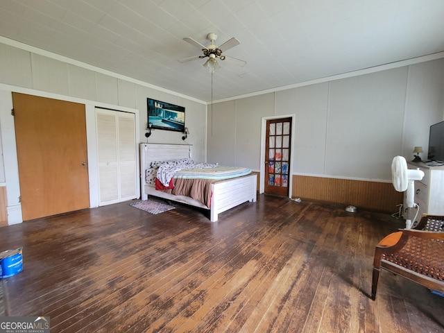 unfurnished bedroom with ceiling fan, ornamental molding, and dark hardwood / wood-style floors