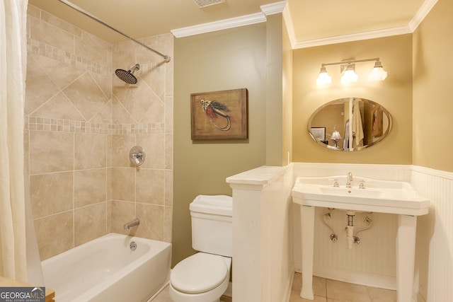 full bath featuring a wainscoted wall, shower / tub combo with curtain, visible vents, toilet, and ornamental molding