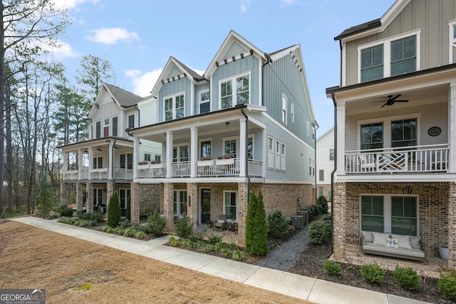 view of front of property featuring ceiling fan and central AC unit