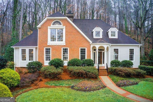 view of front of house with a front lawn