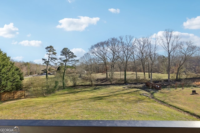 view of yard featuring a rural view