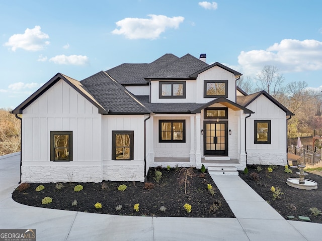 view of modern farmhouse style home