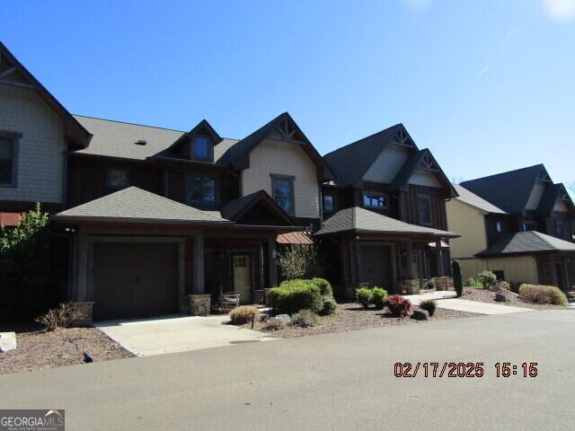 view of front of house featuring a garage