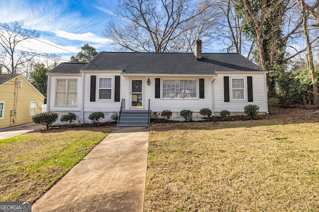 ranch-style house featuring a front yard