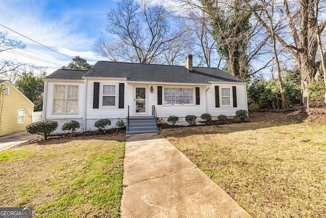 ranch-style house featuring a front lawn