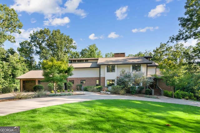 view of front of property featuring a garage and a front yard