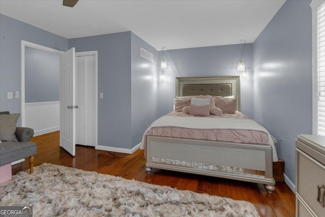 bedroom with dark wood-style floors, baseboards, and visible vents