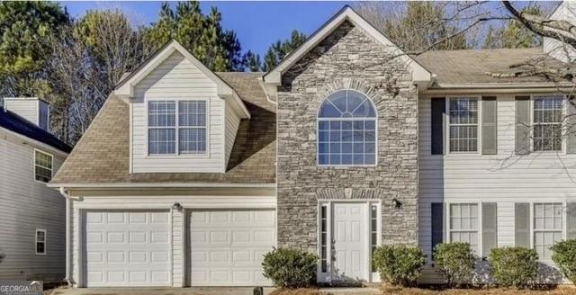 view of front of house featuring an attached garage and driveway