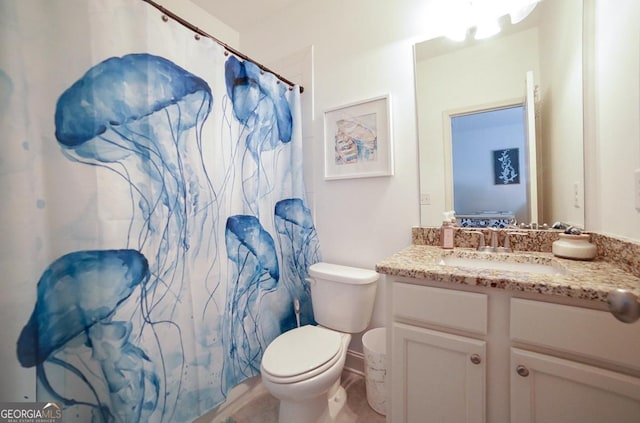 bathroom featuring a shower with shower curtain, vanity, and toilet