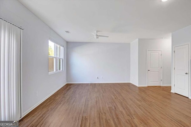 unfurnished room featuring light wood-type flooring and ceiling fan