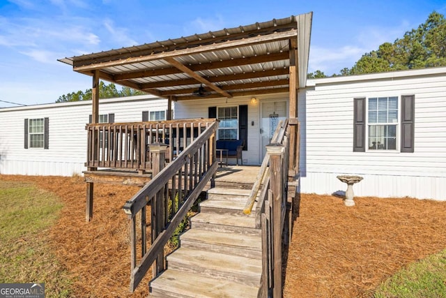 entrance to property with ceiling fan