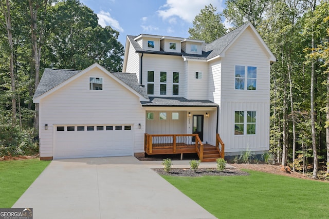 view of front facade with covered porch and a front yard