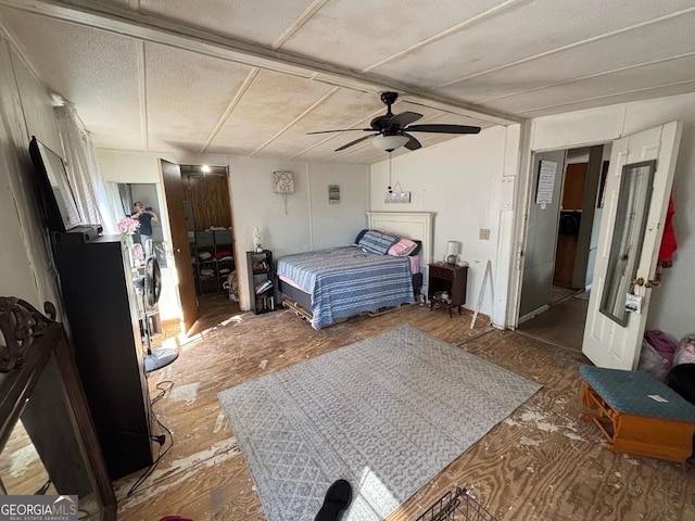 bedroom featuring ceiling fan