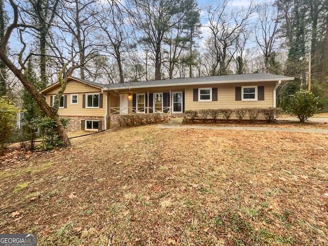 single story home with a porch