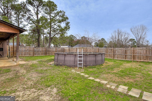 view of yard featuring a fenced in pool