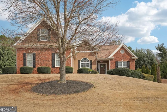 view of front facade with a front yard