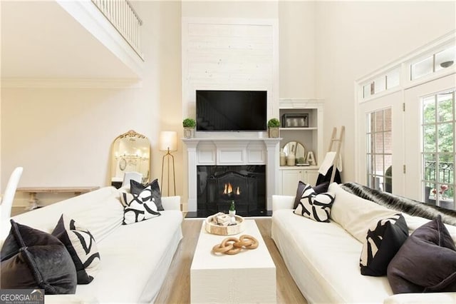 living room featuring ornamental molding and a towering ceiling