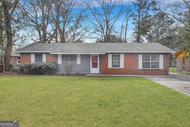 ranch-style home featuring a front yard