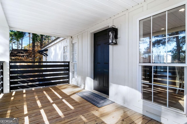 entrance to property featuring a balcony