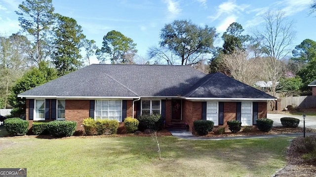 single story home with a front lawn