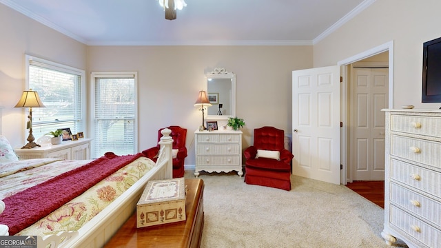 bedroom with carpet, crown molding, and ceiling fan