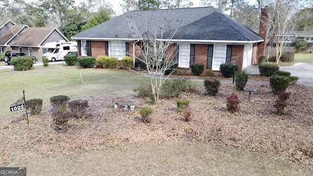 single story home with a front yard