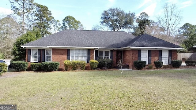 single story home with a front lawn