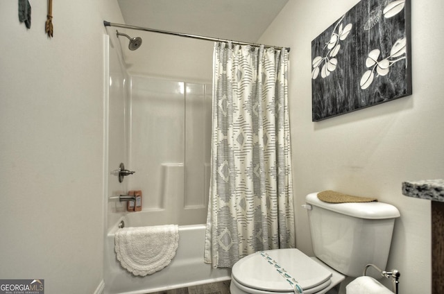 bathroom featuring shower / tub combo with curtain and toilet