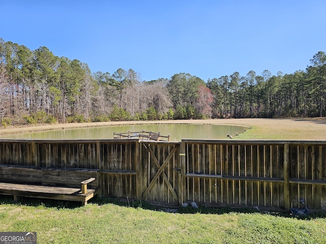 view of yard featuring a water view