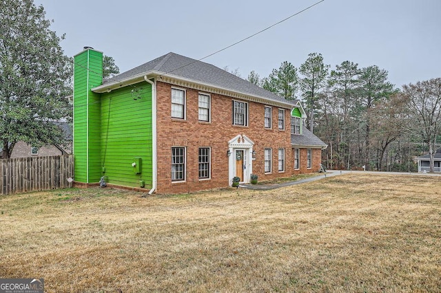 colonial house featuring a front lawn