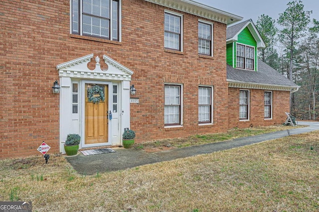 view of front of house featuring a front yard