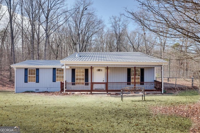 view of front facade featuring a front yard, crawl space, covered porch, and metal roof