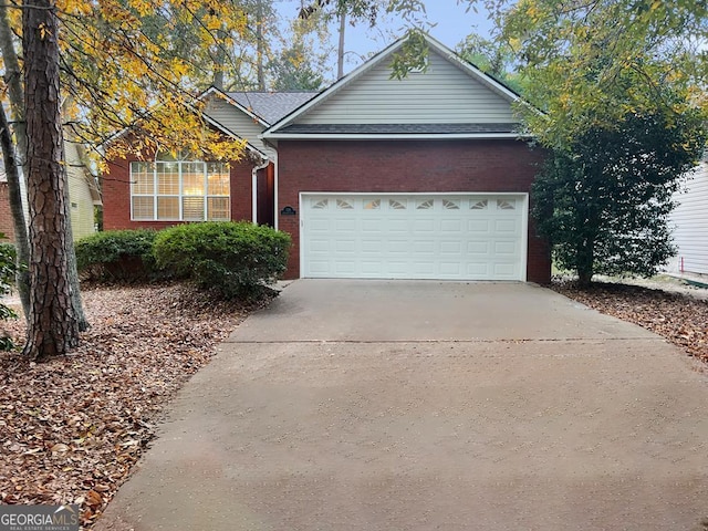 view of front facade featuring a garage